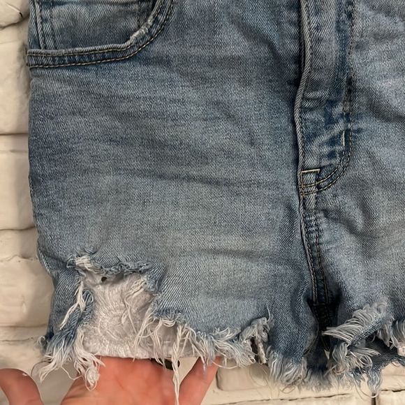 American Eagle "Curvy Hi-Rise Shortie" size 2 - Picture 3 of 10